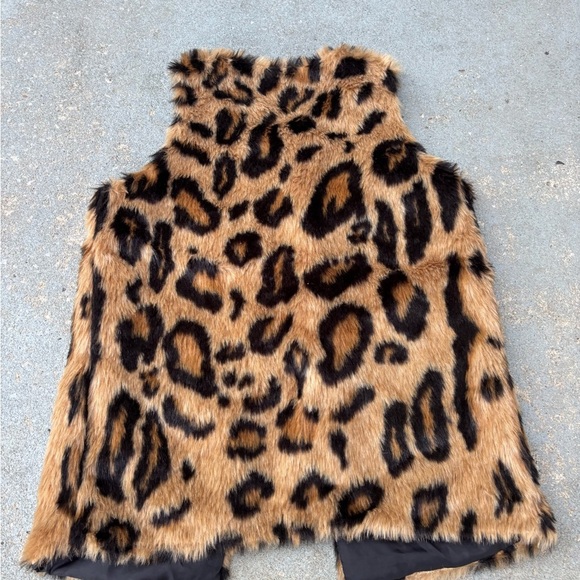 Romeo & Juliet Couture Faux Fur Vest in Brown and Black - Picture 4 of 4